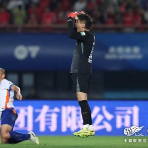 开云体育下载网址-出击失误致丢球，王国明赛后社媒向球队与球迷道歉：对不起